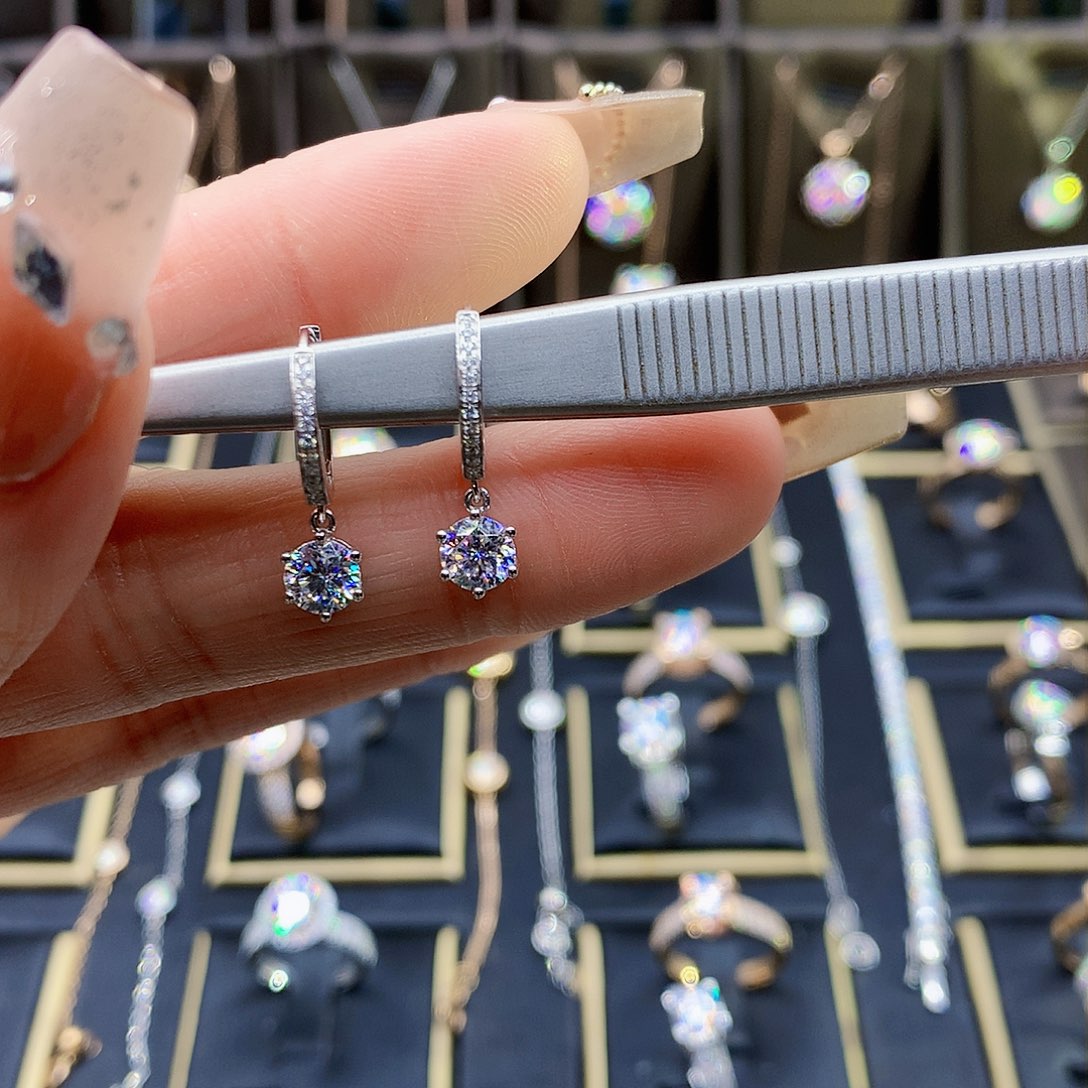 合成碳硅石（莫桑石）耳饰18K金镶嵌z****q