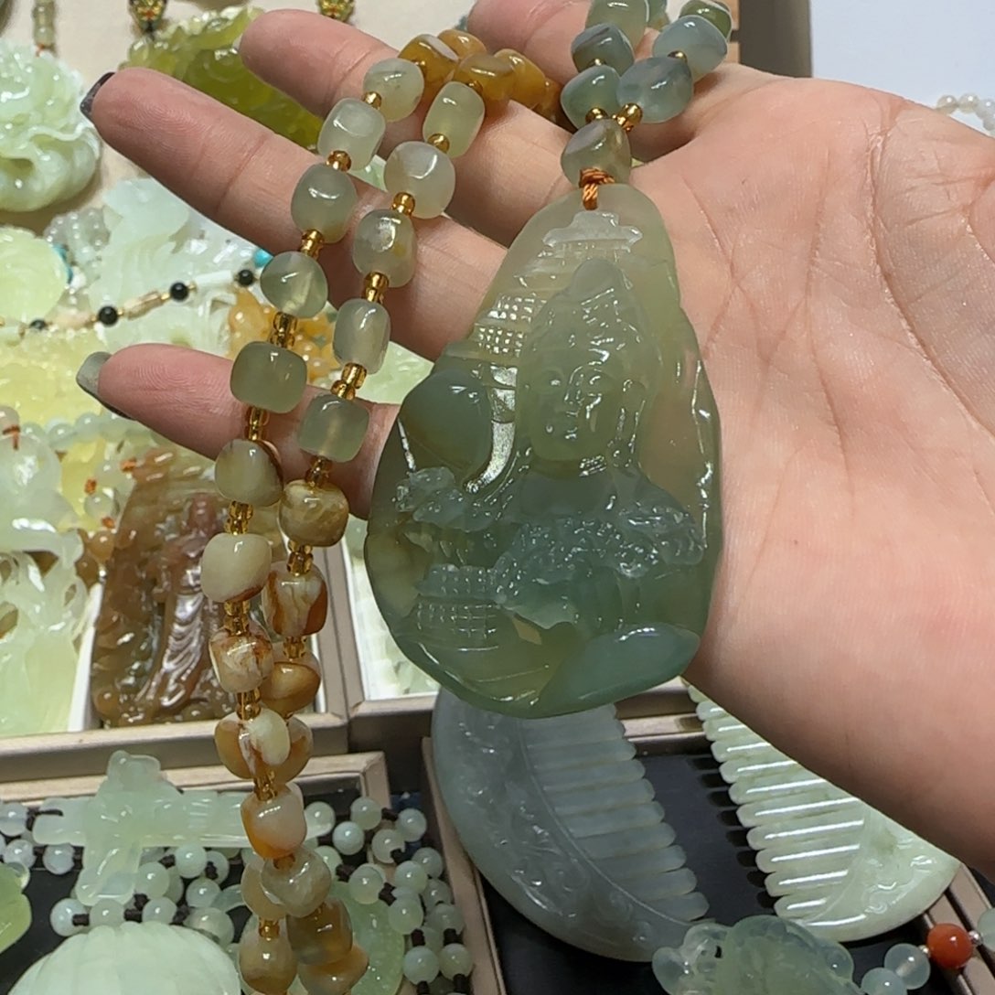 未镶嵌蛇纹石玉吊坠老*財