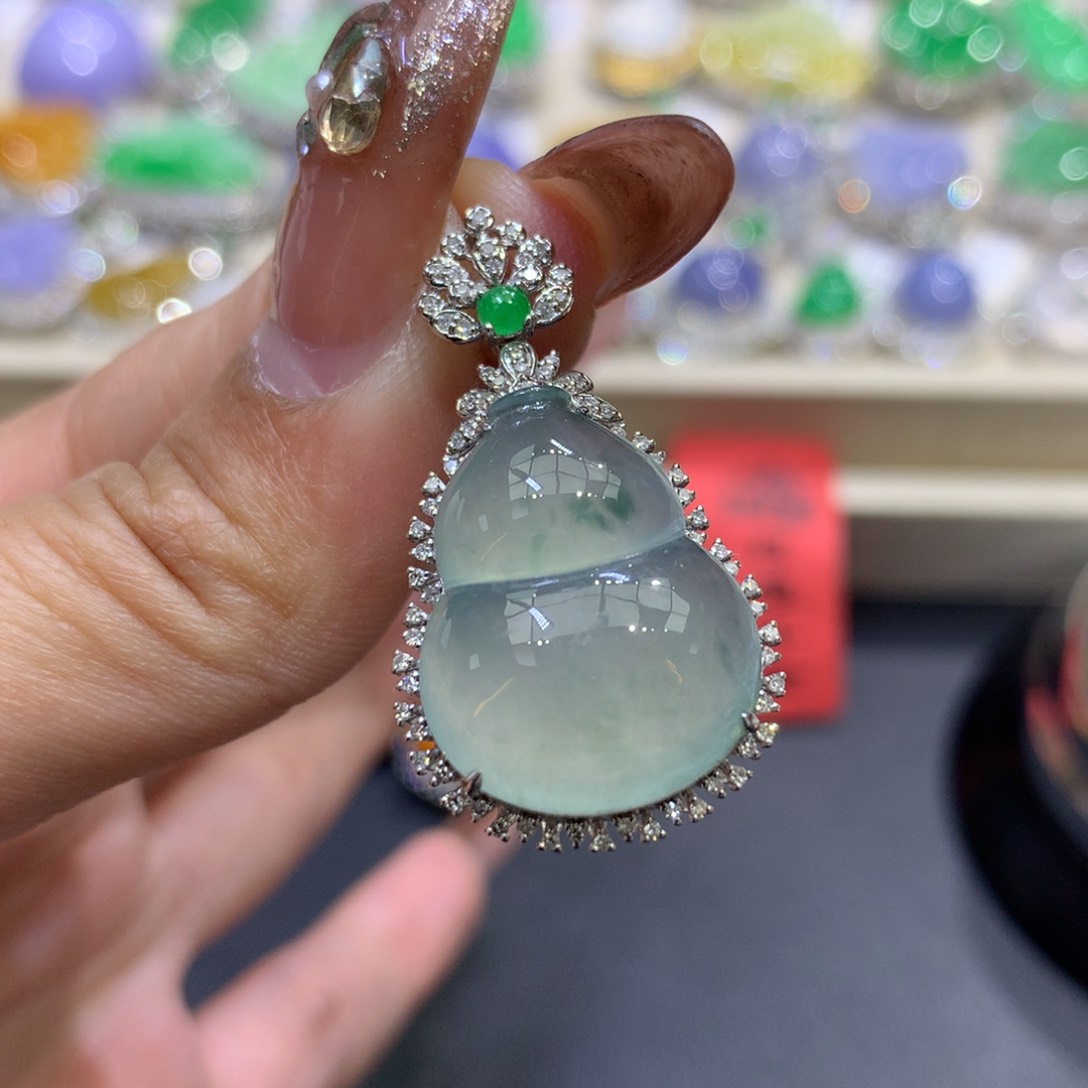 翡翠颈饰18K金镶嵌翡翠