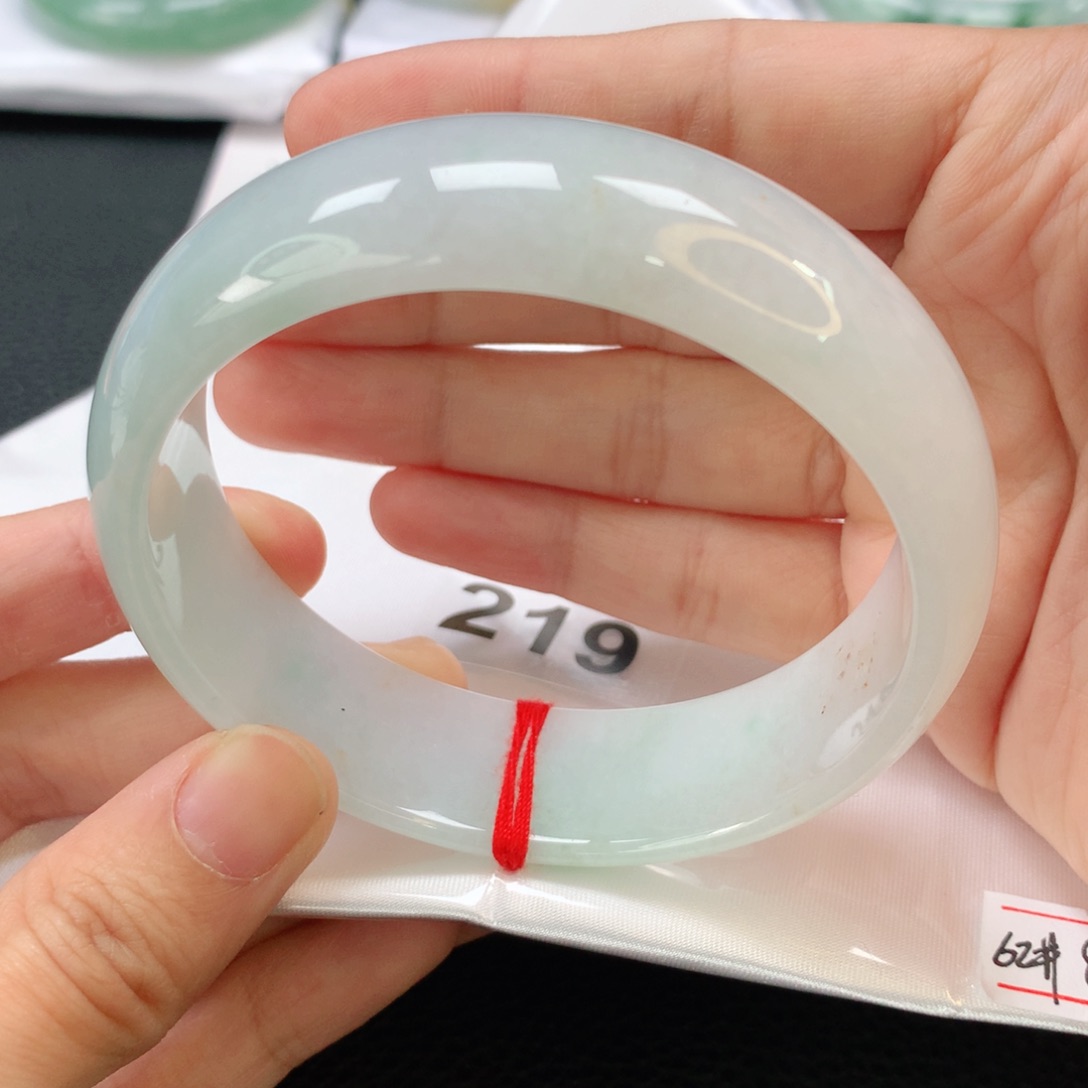 翡翠手镯未镶嵌翡翠62轮胎