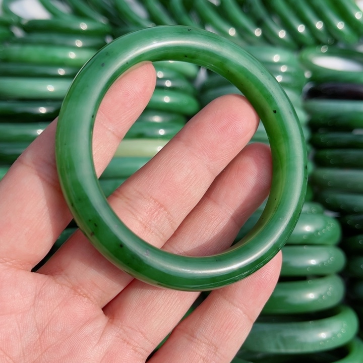 和田玉手镯未镶嵌时*人56.7～0