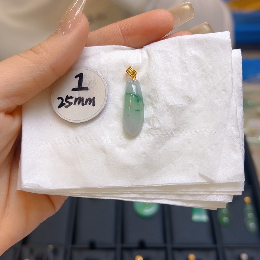 翡翠颈饰18K金镶嵌翡翠