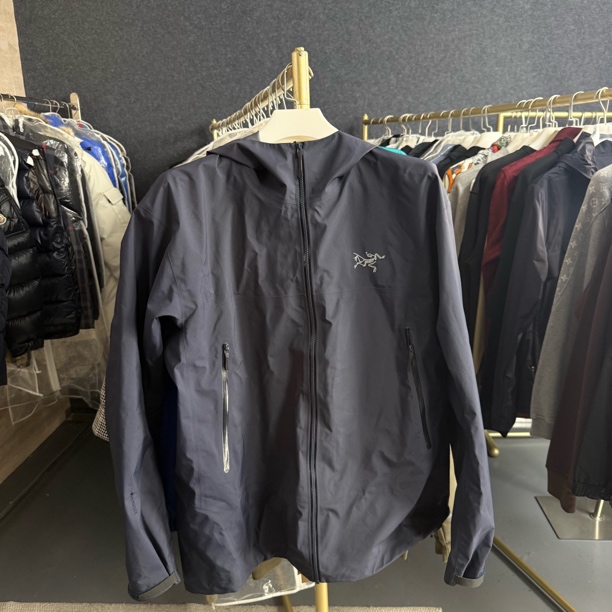 未使用 ARC'TERYX/始祖鸟 Beta 刺绣logo连帽冲锋衣/尺码XL/旺仔