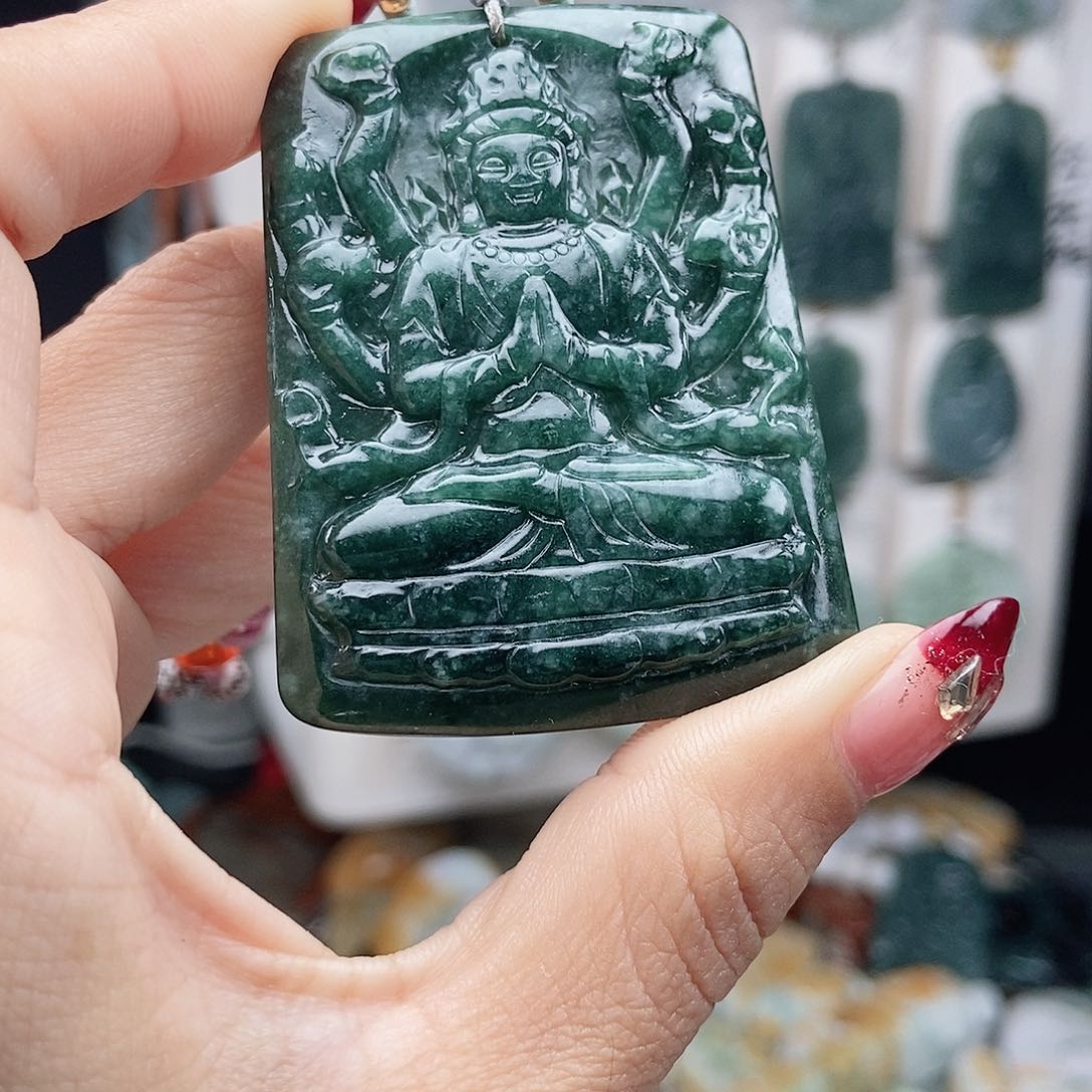 翡翠颈饰未镶嵌翡翠