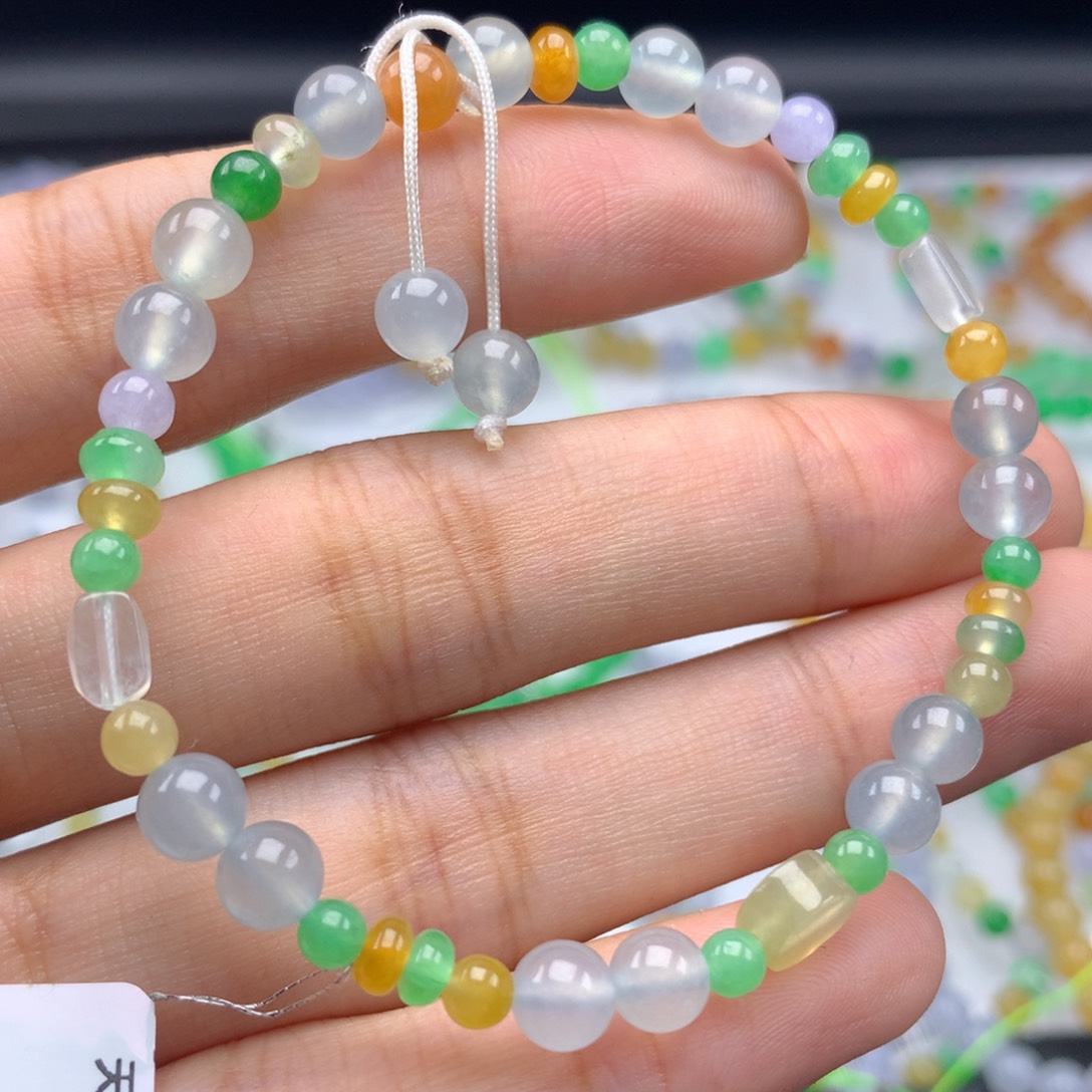 未镶嵌翡翠手链卡