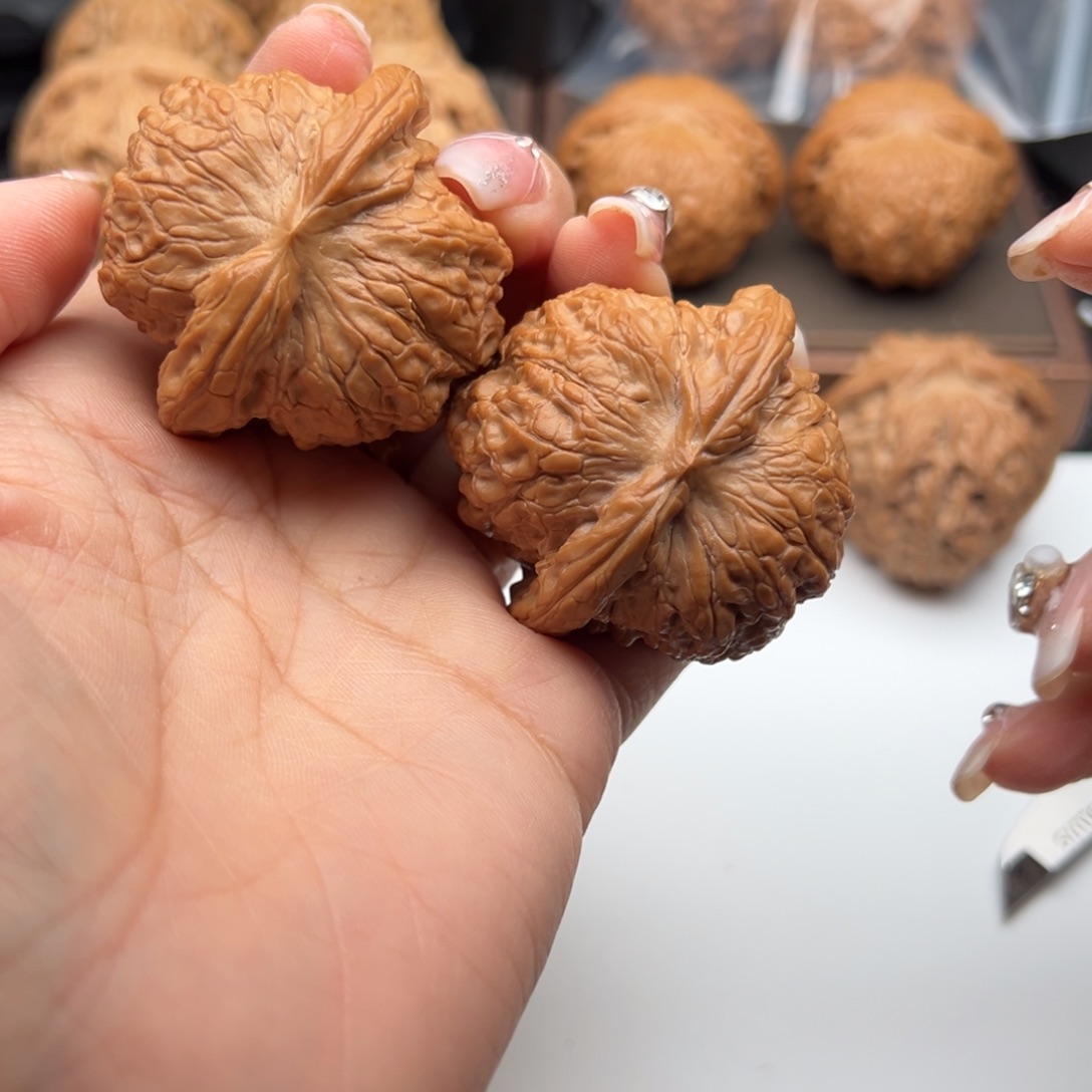 文玩核桃把件血麒麟