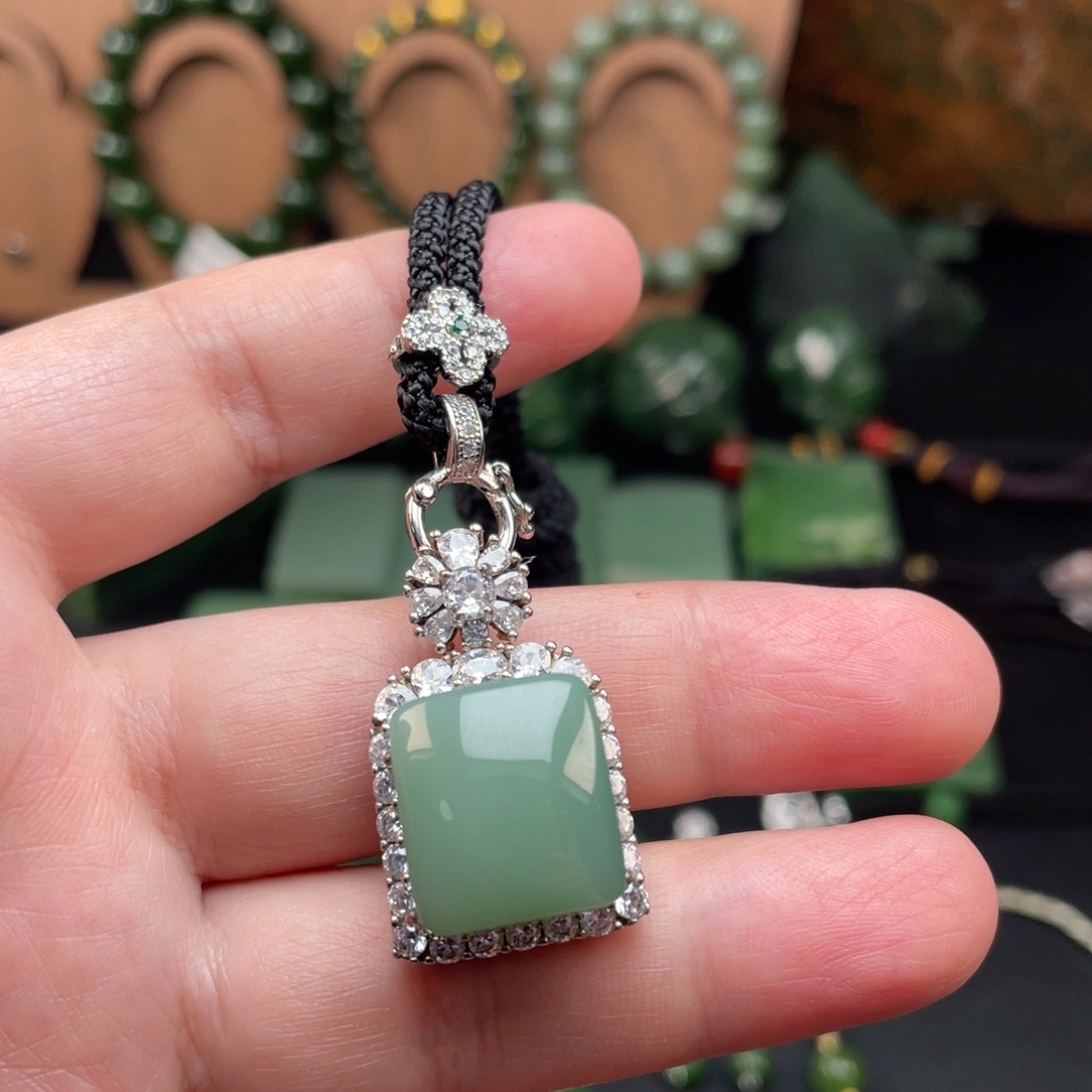 和田玉（碧玉）未镶嵌颈饰