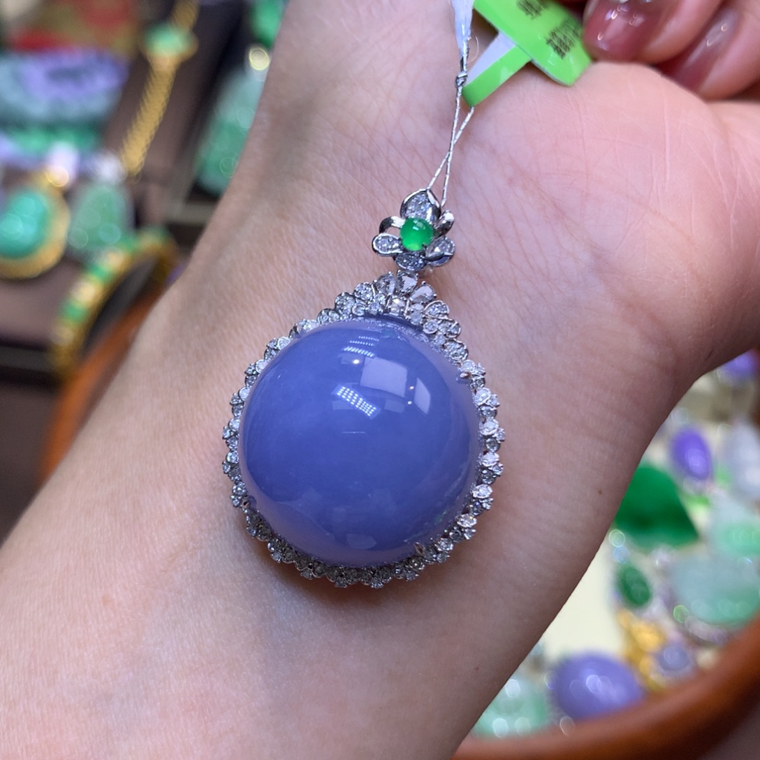 小****翡翠18K金镶嵌颈饰