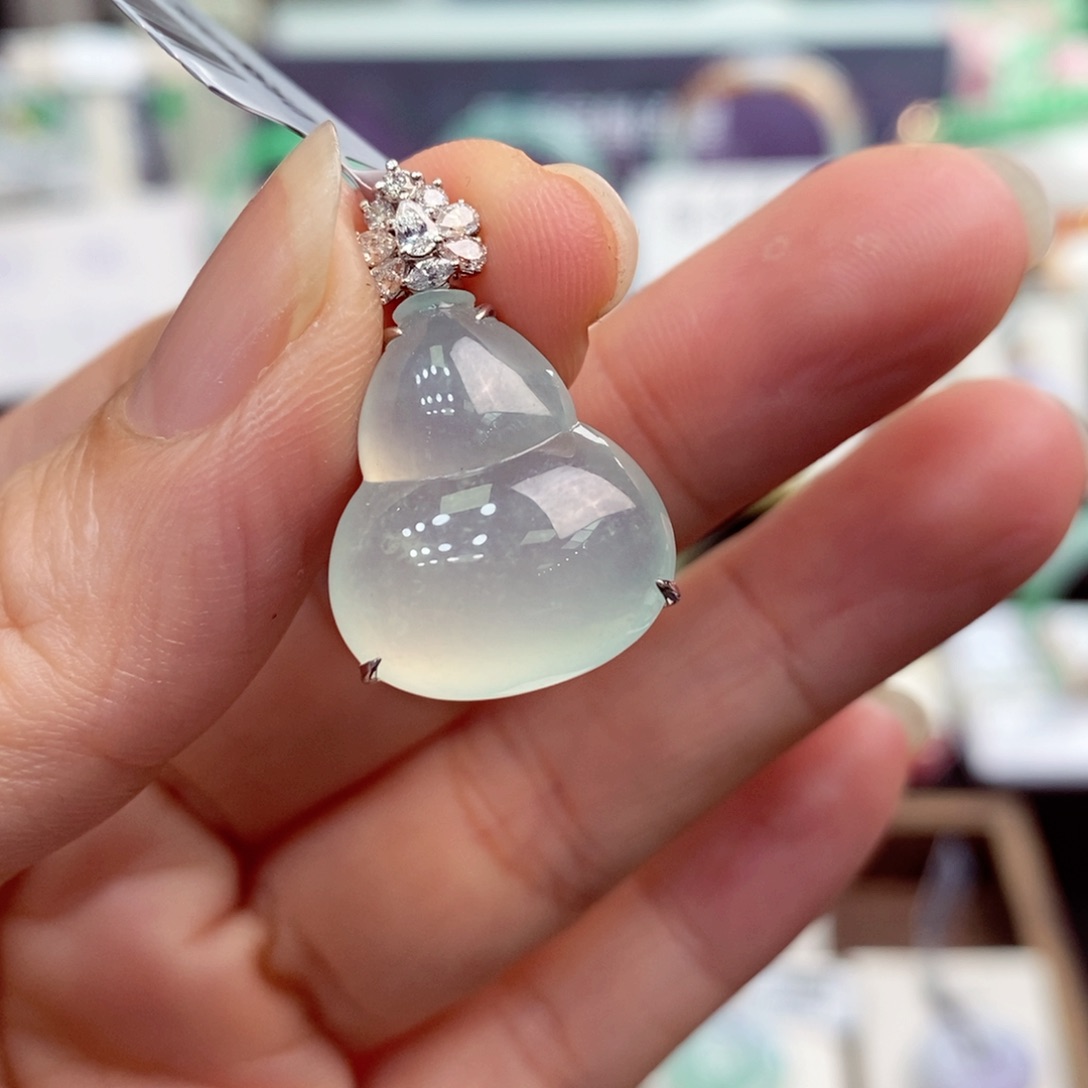 翡翠颈饰18K金镶嵌葫芦