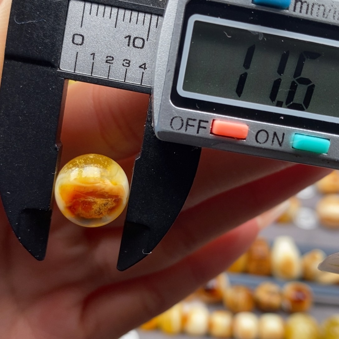 蜜蜡珠宝奇石未镶嵌