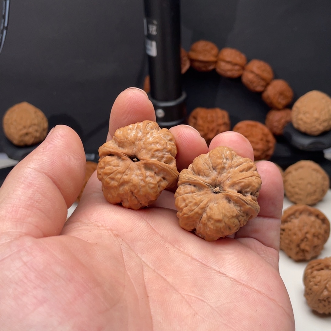 阳***米文玩核桃吊坠蛤蟆头核桃 33