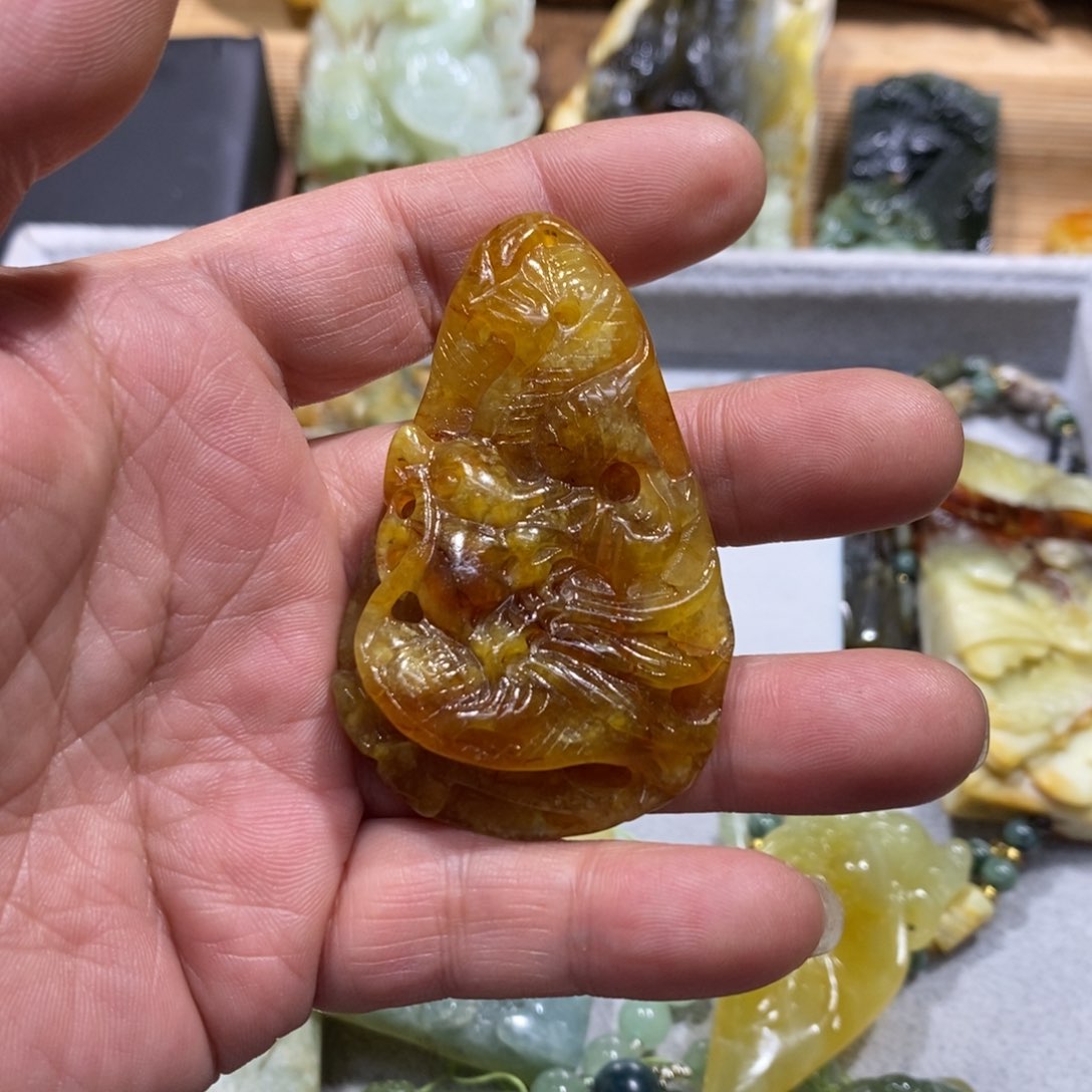 蛇纹石玉颈饰未镶嵌