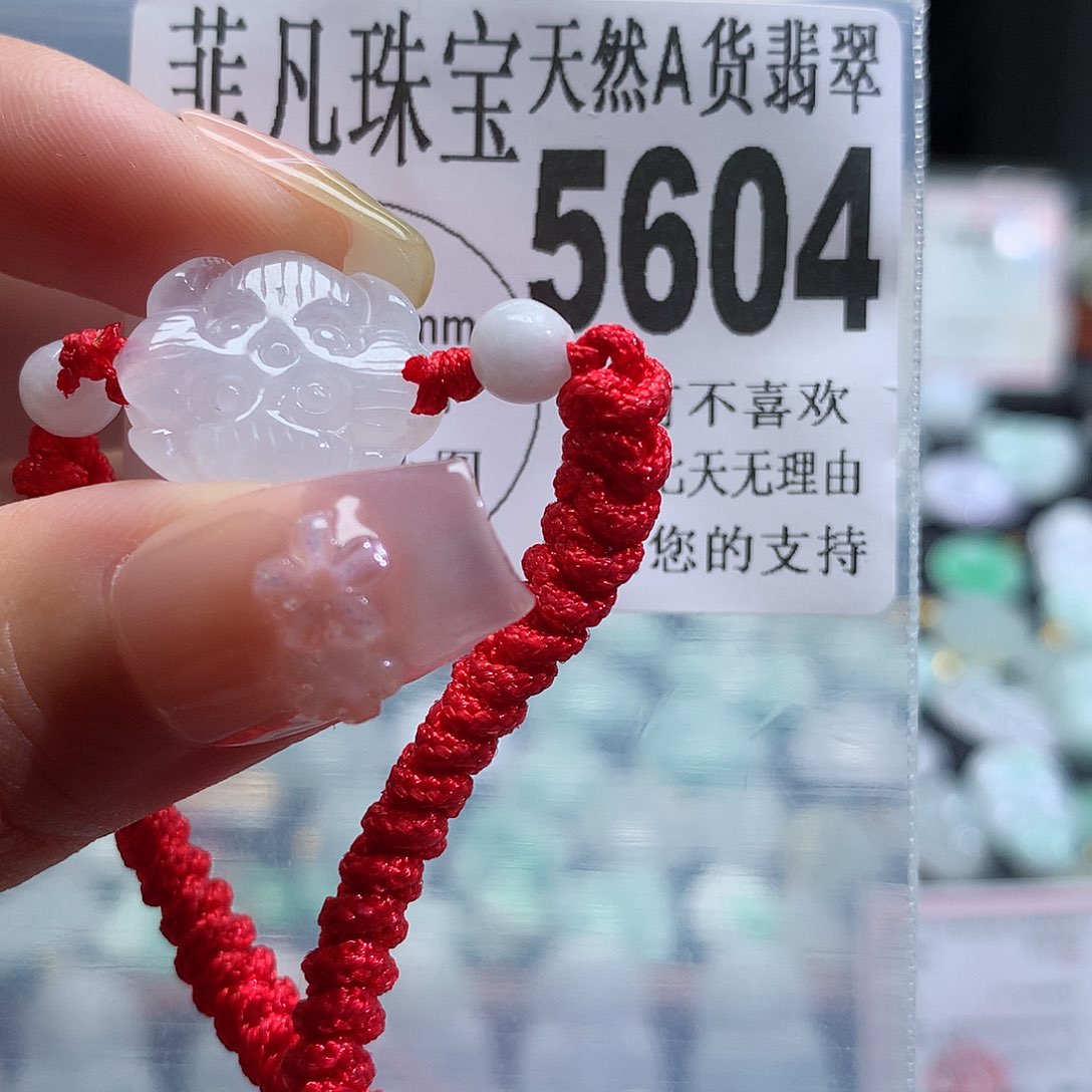 翡翠挂件未镶嵌，