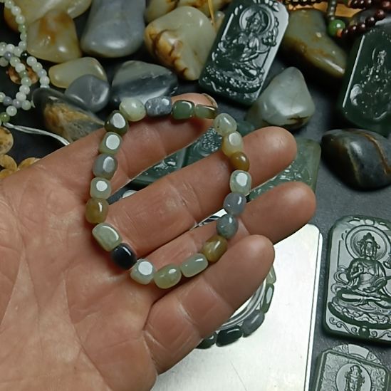 和田玉未镶嵌颈饰