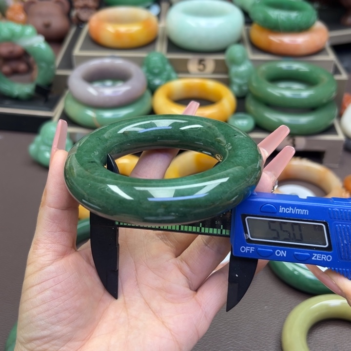 未镶嵌手镯石英岩玉