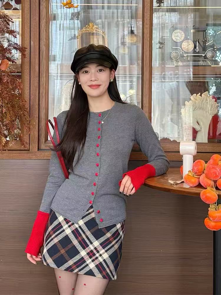 1334#欧货高级感圆领直排扣长袖打底衫上衣