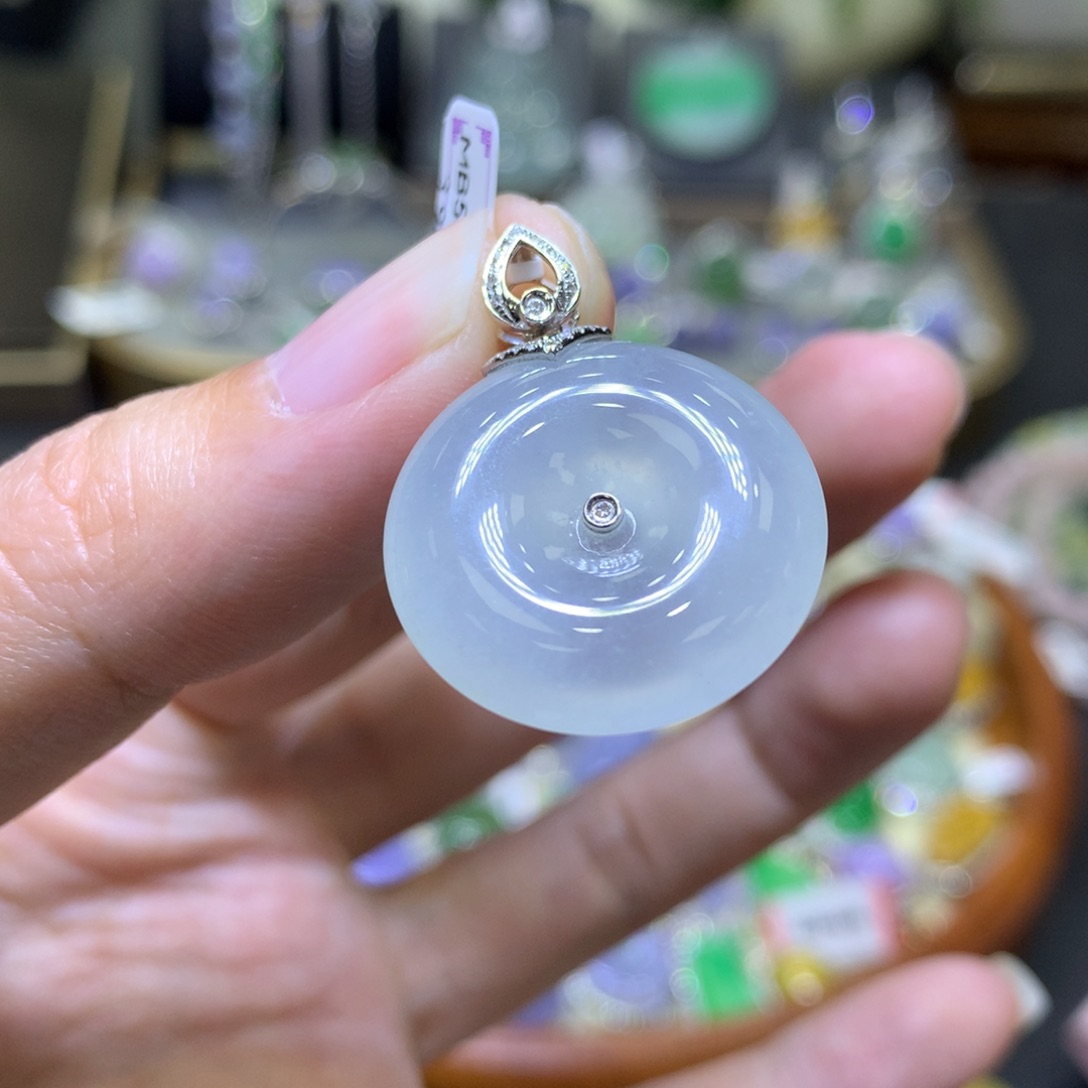 翡翠颈饰18K金镶嵌翡翠吊坠项链