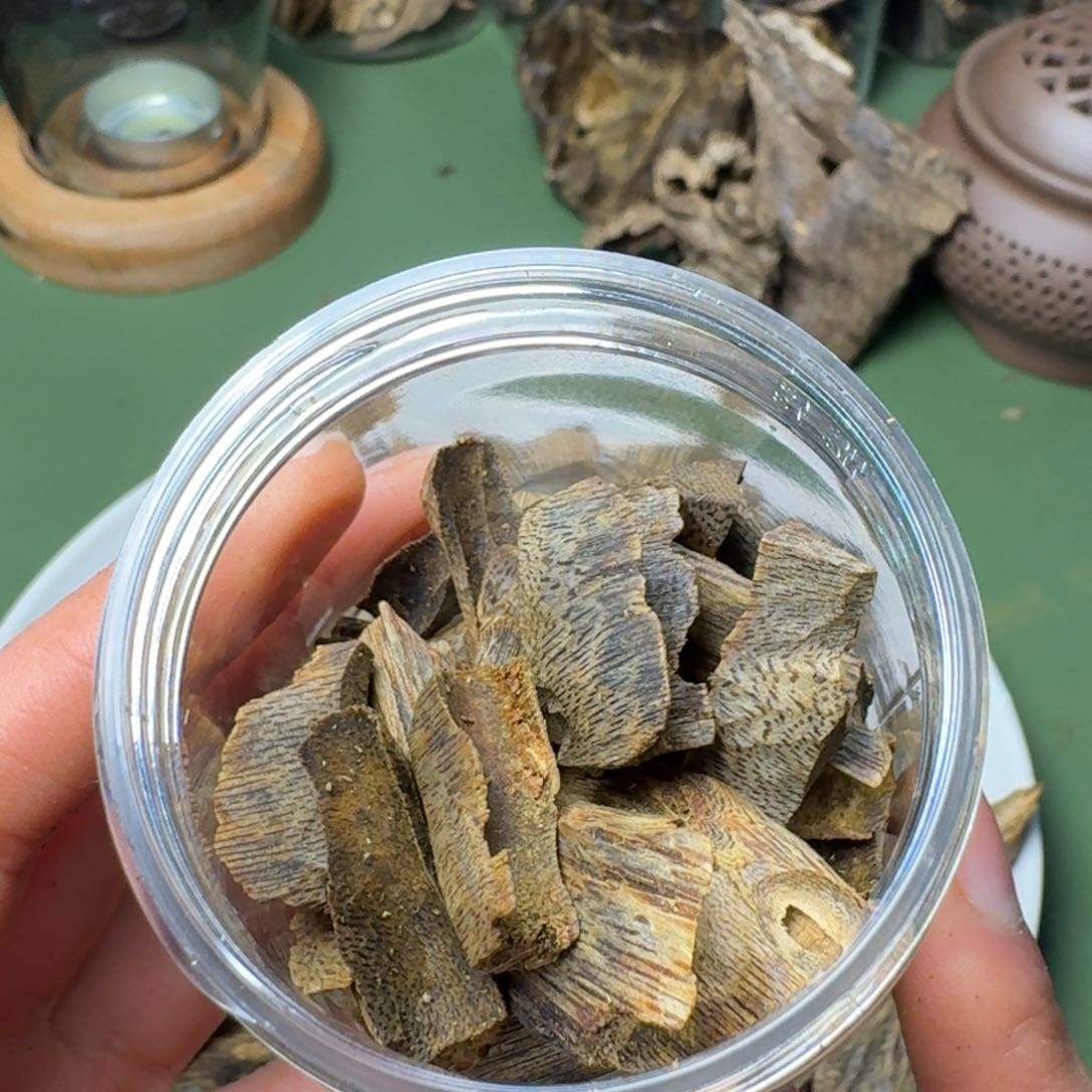 沉香手把件海南千里香牛肉干块料20克