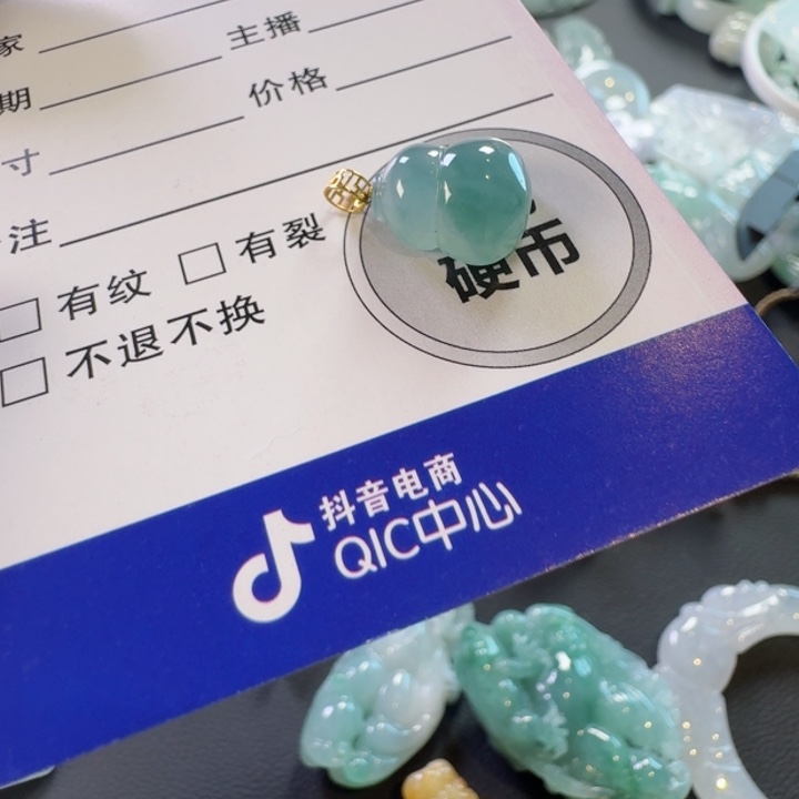 翡翠颈饰18K金镶嵌飘****）颈饰