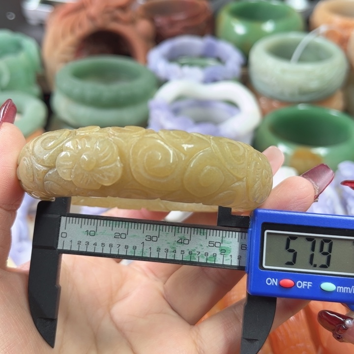 石英质玉手镯未镶嵌