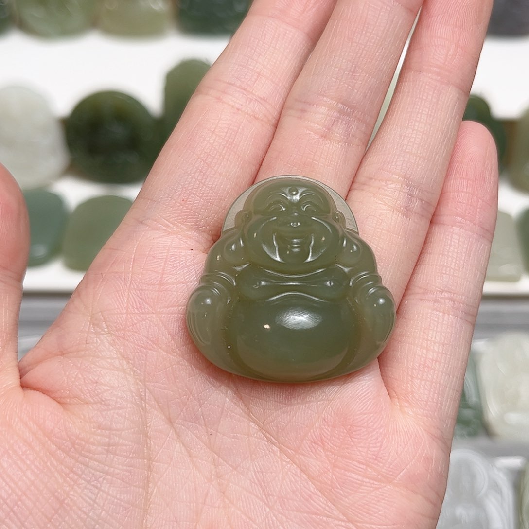 和田玉颈饰未镶嵌勇***?