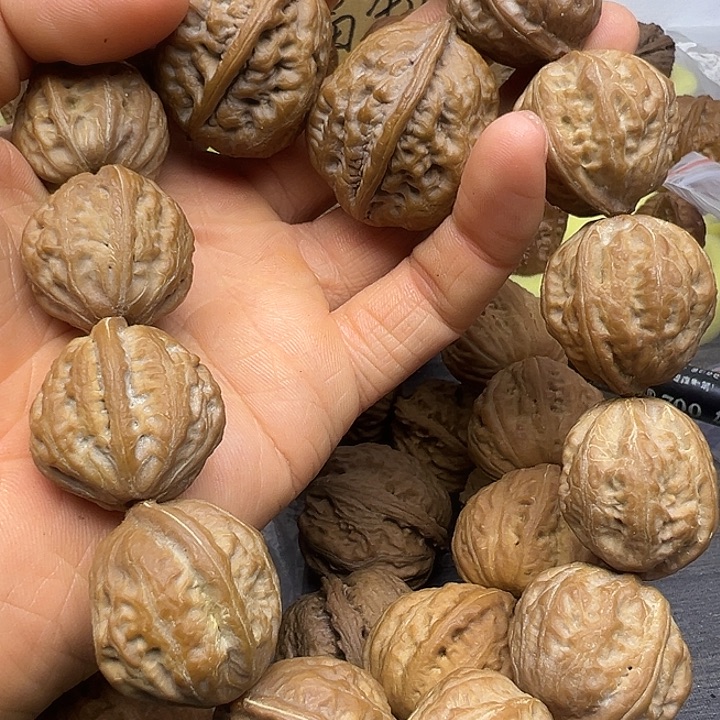 丽***6猴头核桃吊坠手持