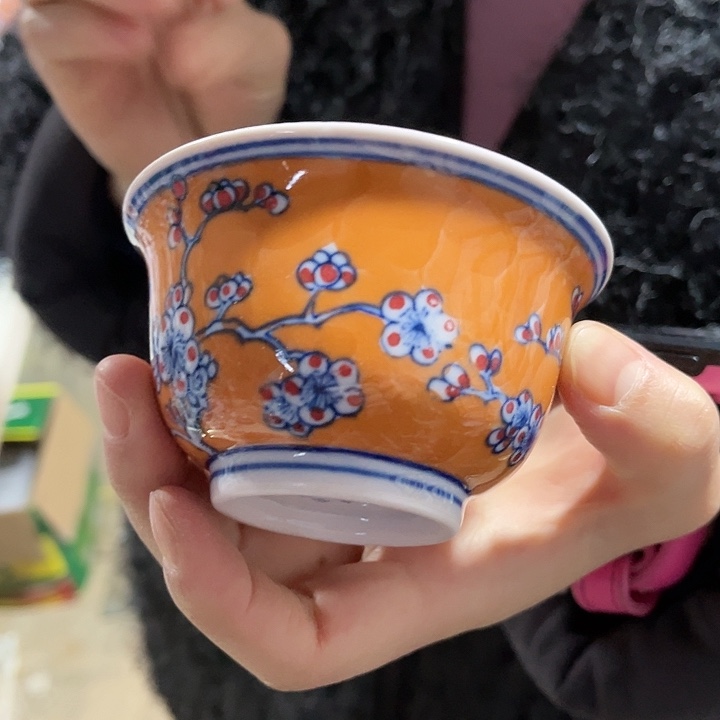 瓷片景德镇陶瓷杯子。红