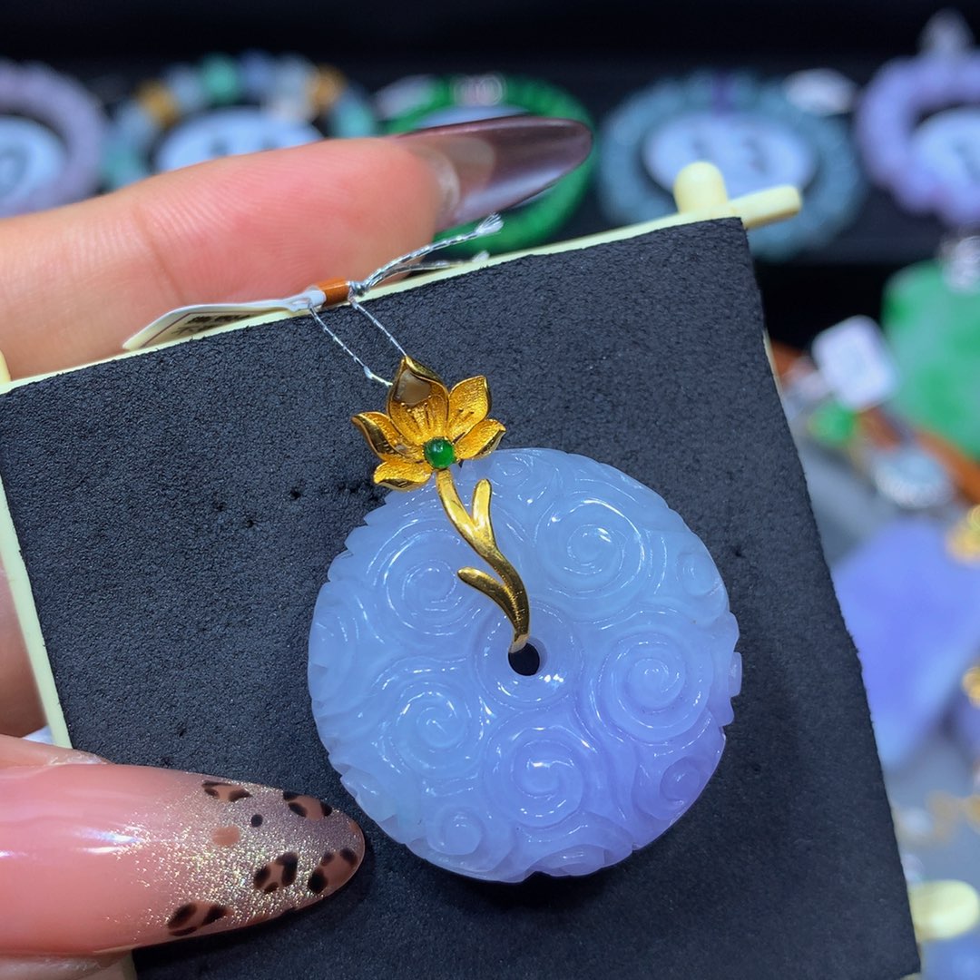 翡翠18K金镶嵌颈饰翡翠