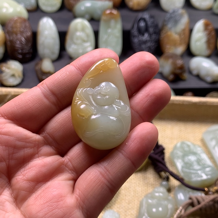 和田玉（糖玉）颈饰未镶嵌