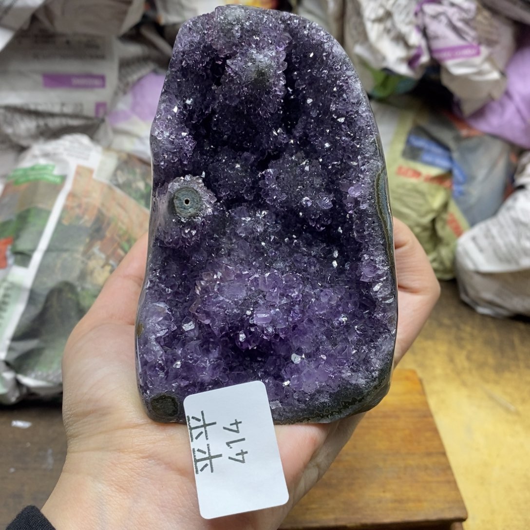 紫晶乌拉圭未镶嵌