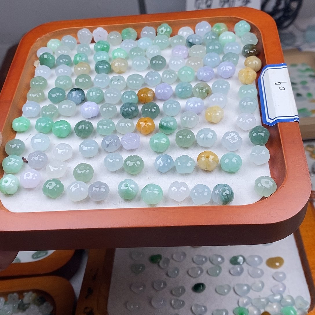 翡翠颈饰未镶嵌莲花珠60一个