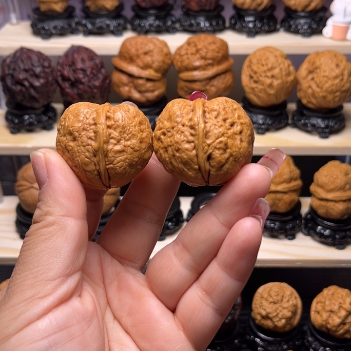 文玩核桃吊坠12w峭壁元宝39尺