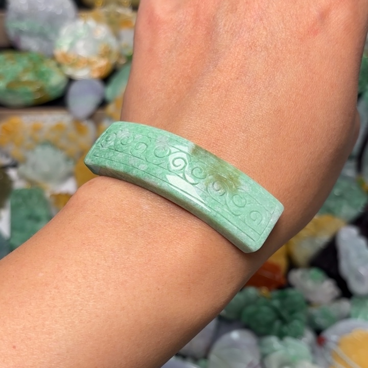 翡翠颈饰未镶嵌吊坠