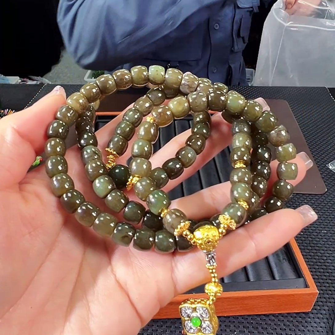 和田玉未镶嵌颈饰卡8糖色直切