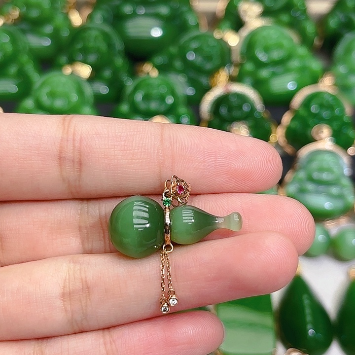 和田玉（碧玉）颈饰18K金镶嵌