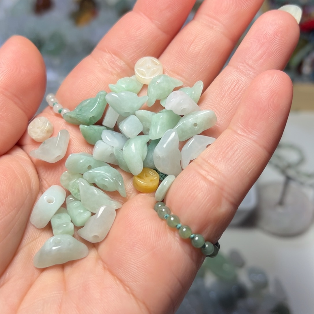 翡翠未镶嵌颈饰通孔元宝两个9.99