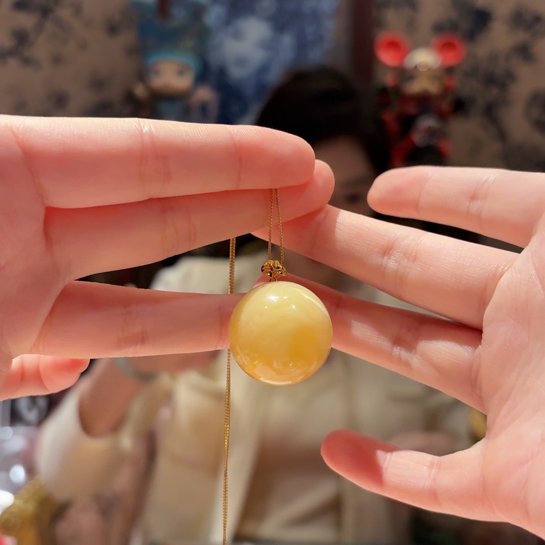 蜜蜡吊坠(赠链)18K金镶嵌