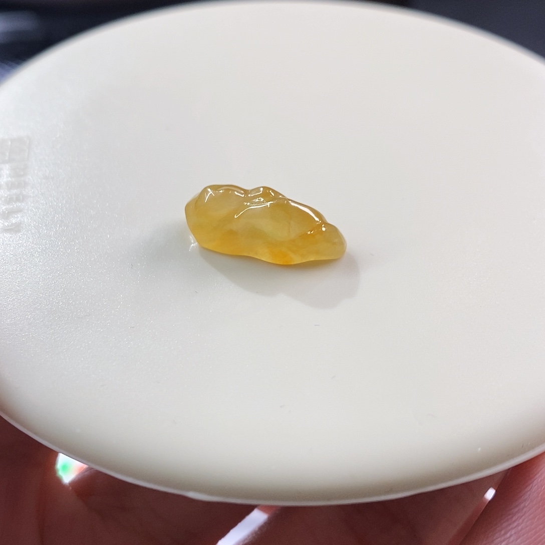 颈饰未镶嵌翡翠日照金山