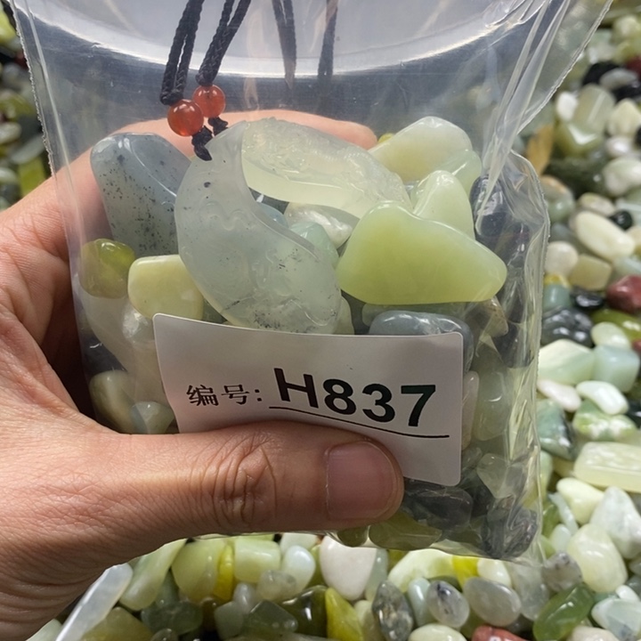 蛇纹石玉鱼缸石未镶嵌
