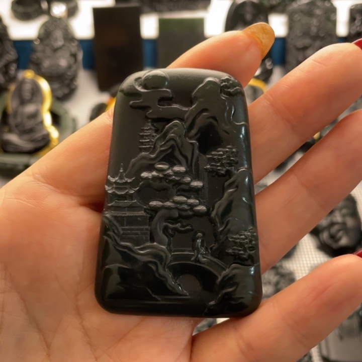 蛇纹石玉吊坠未镶嵌和****）