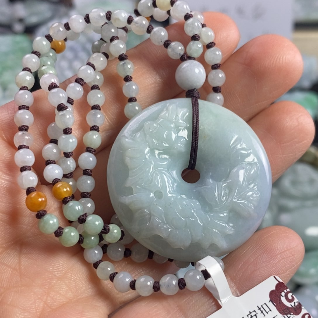 翡翠颈饰未镶嵌平安扣