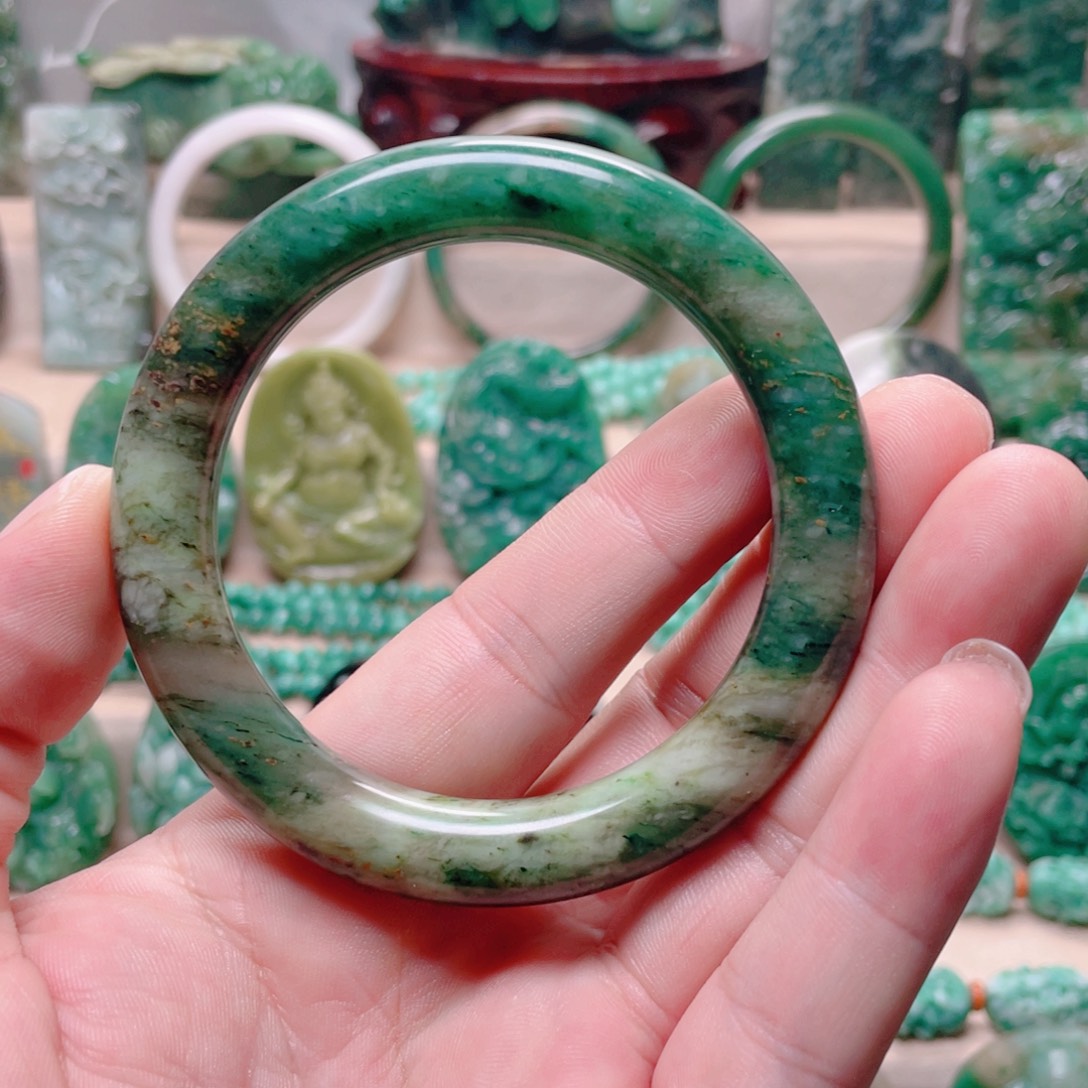 独山玉未镶嵌手镯