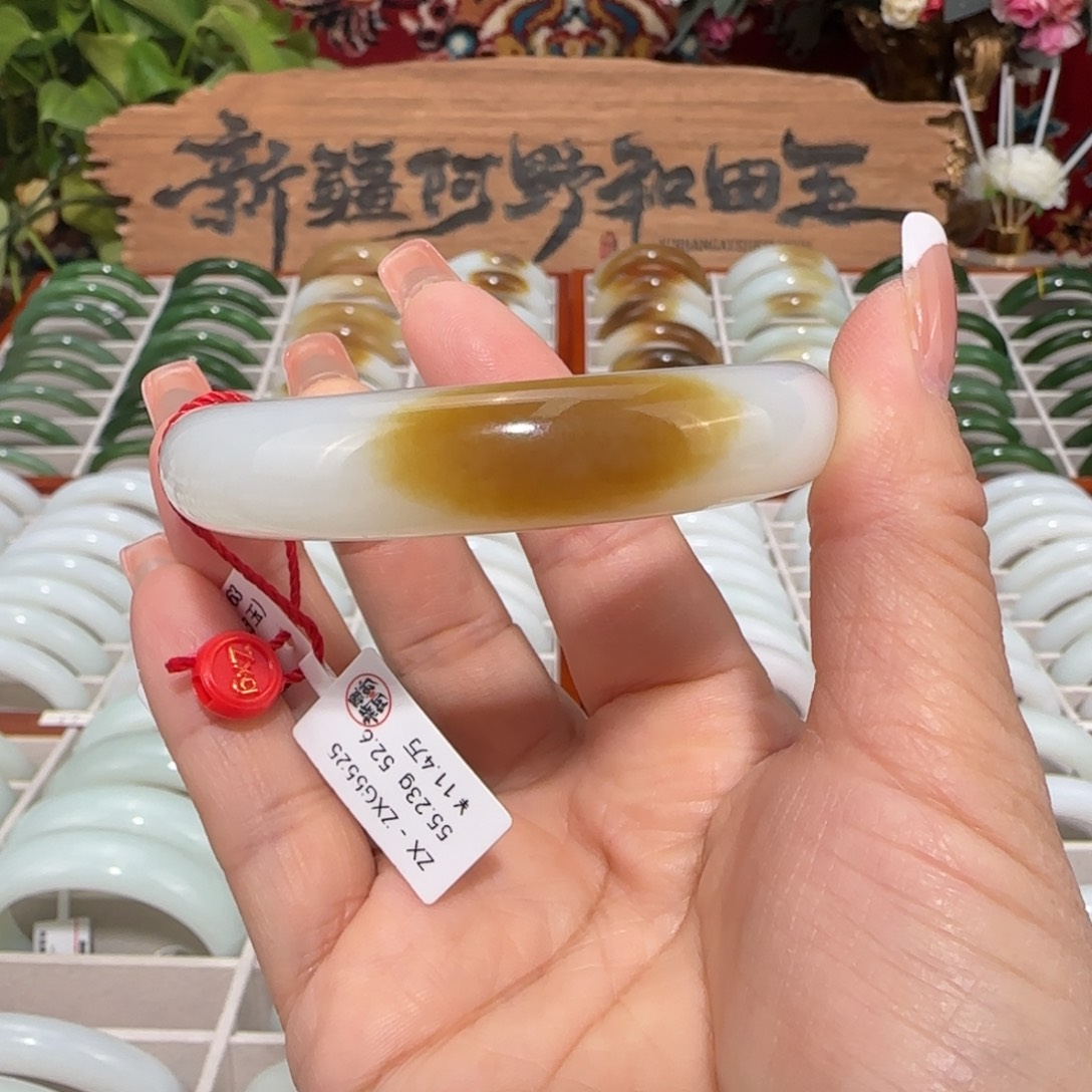 和田玉（糖玉）未镶嵌手镯天然优雅高贵且末老坑金糖