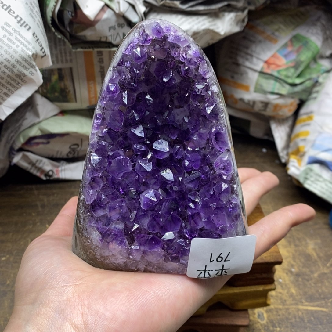 紫晶乌拉圭未镶嵌