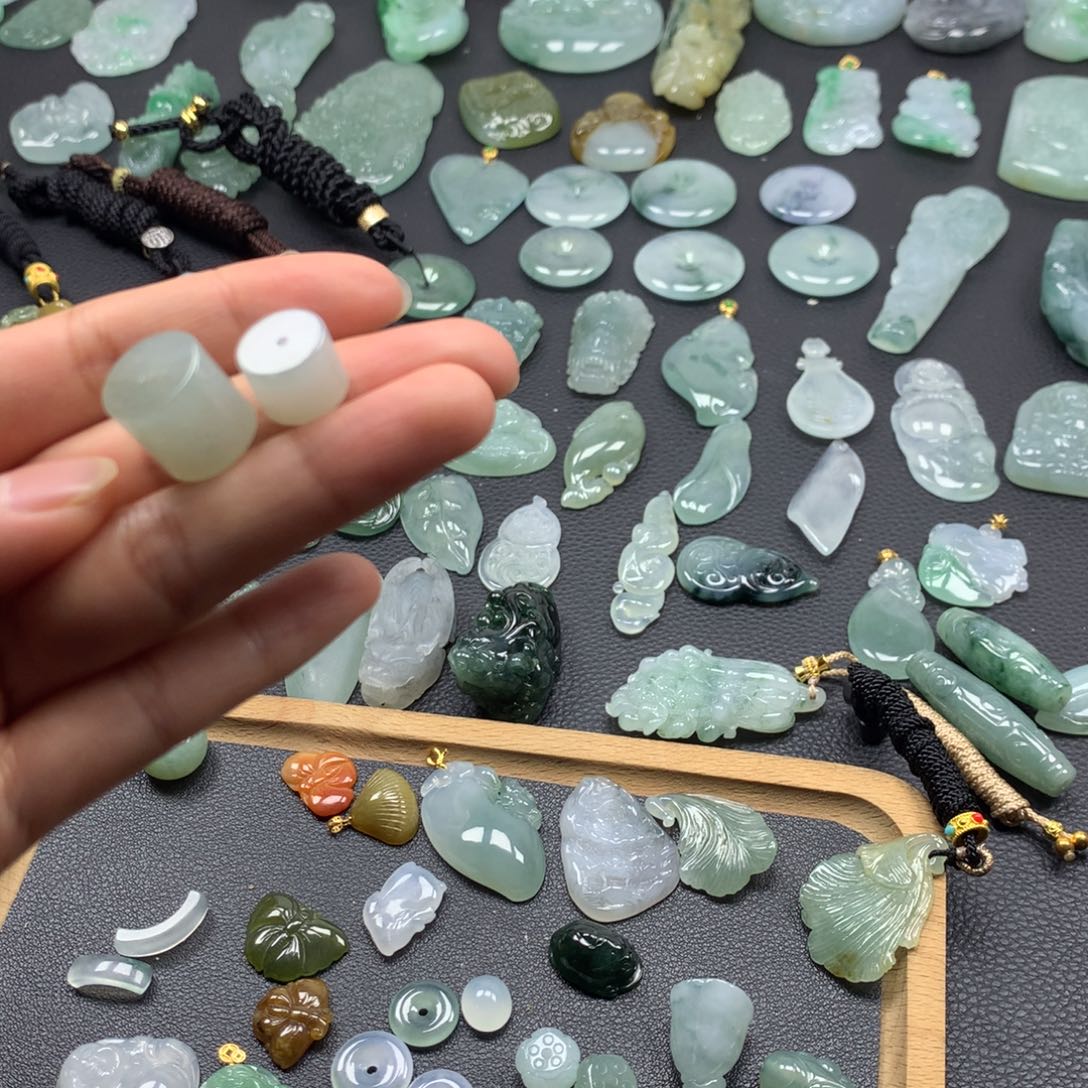 翡翠颈饰未镶嵌桶珠