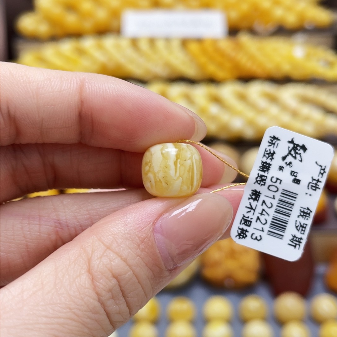 琥珀裸石未镶嵌蜜蜡老型12.1*10.6mm瑕疵