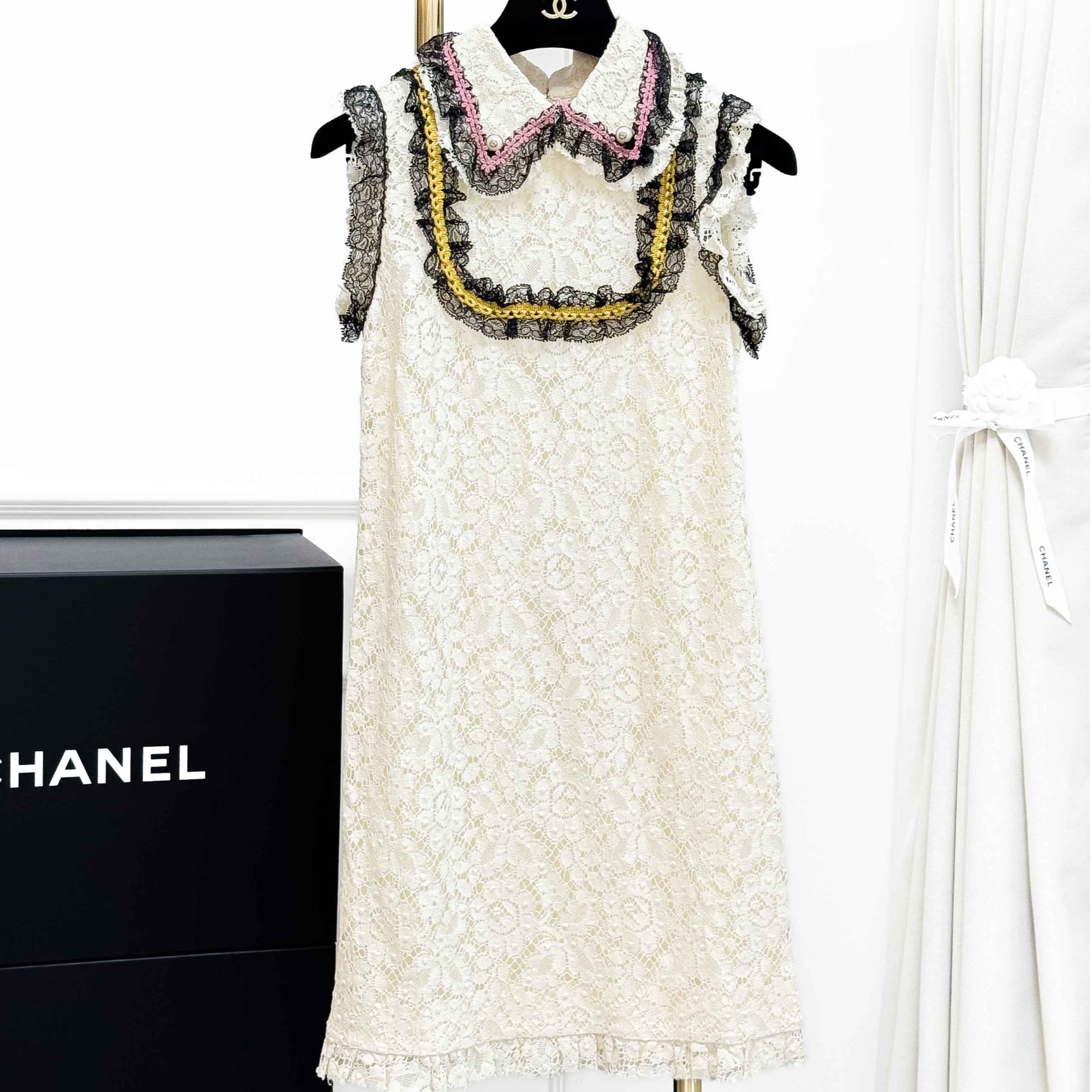 99新 GUCCI/古驰  36码 米白色拼黑粉色边 蕾丝 无袖 连衣裙 