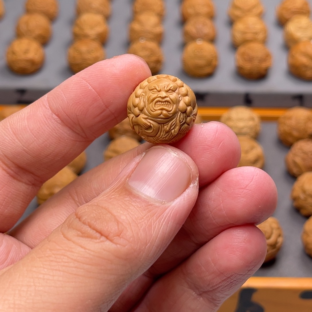 猴头核桃吊坠祥龙