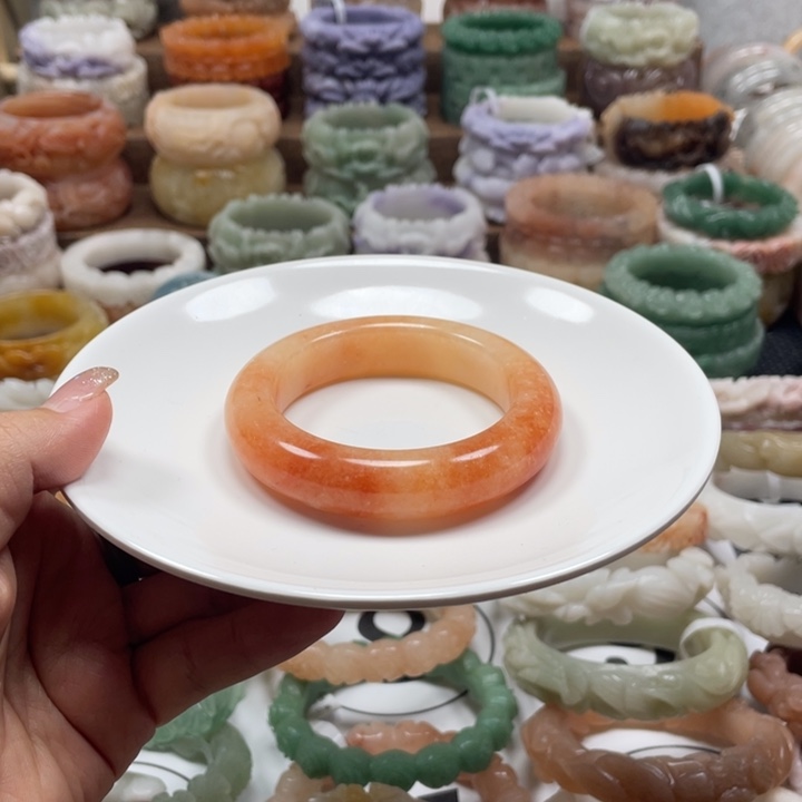 未镶嵌手镯石英质玉