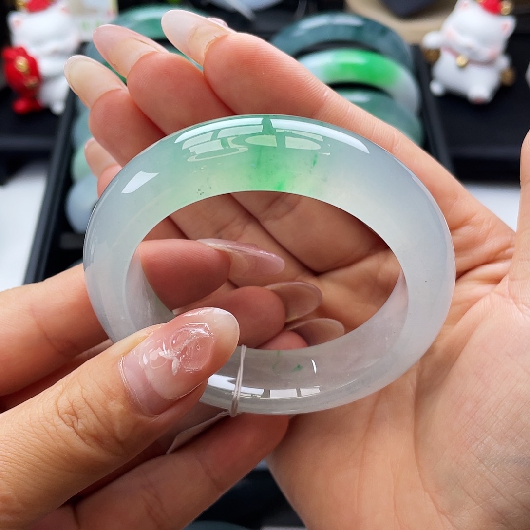 翡翠手镯未镶嵌54冰胶飘绿花宽厚轮胎、截图询价